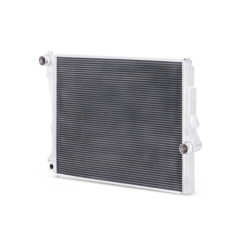 Mishimoto 99-06 BMW 323i/323i/328i/330i w/ Auto Transmission Performance Aluminum Radiator.